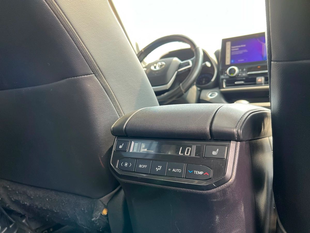 2023 Toyota Highlander Hybrid Limited - Image 14
