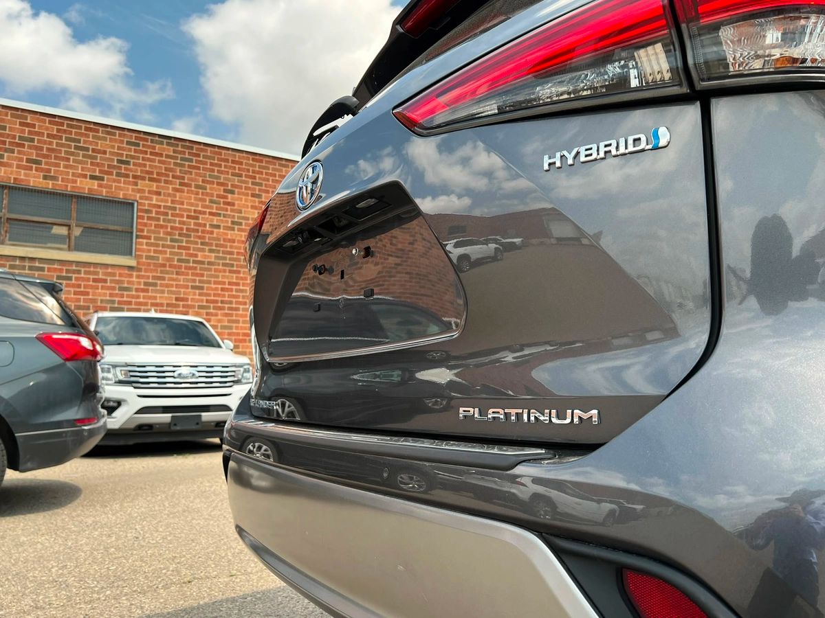 2023 Toyota Highlander Hybrid Limited - Image 9
