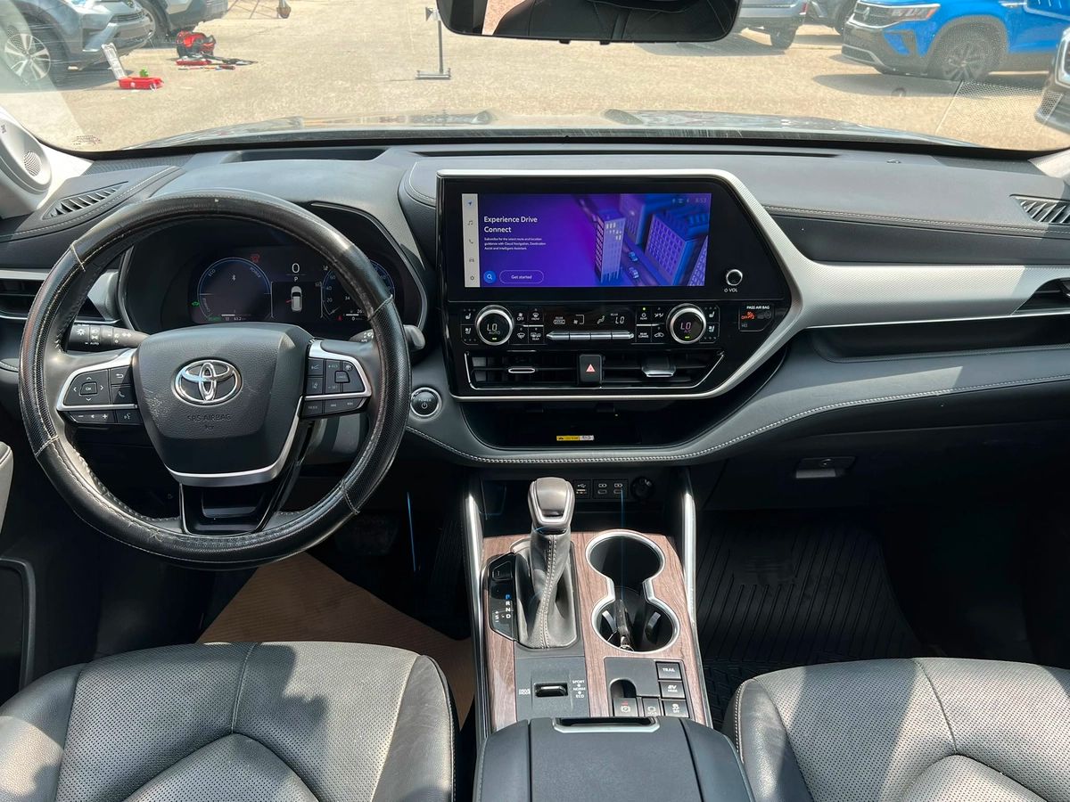 2023 Toyota Highlander Hybrid Limited - Image 12