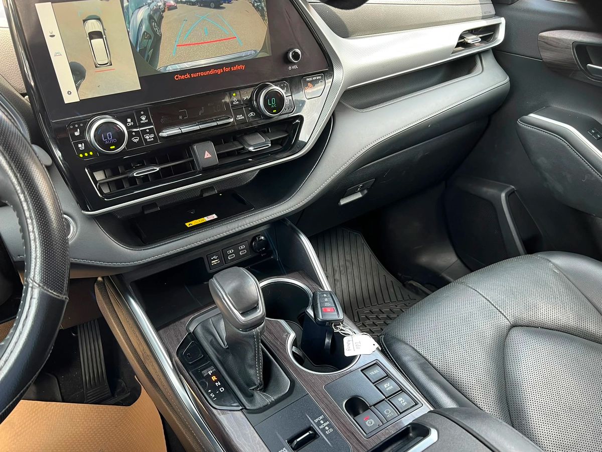 2023 Toyota Highlander Hybrid Limited - Image 20