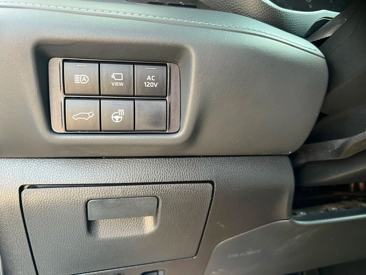 2023 Toyota Highlander Hybrid Limited - Image 19