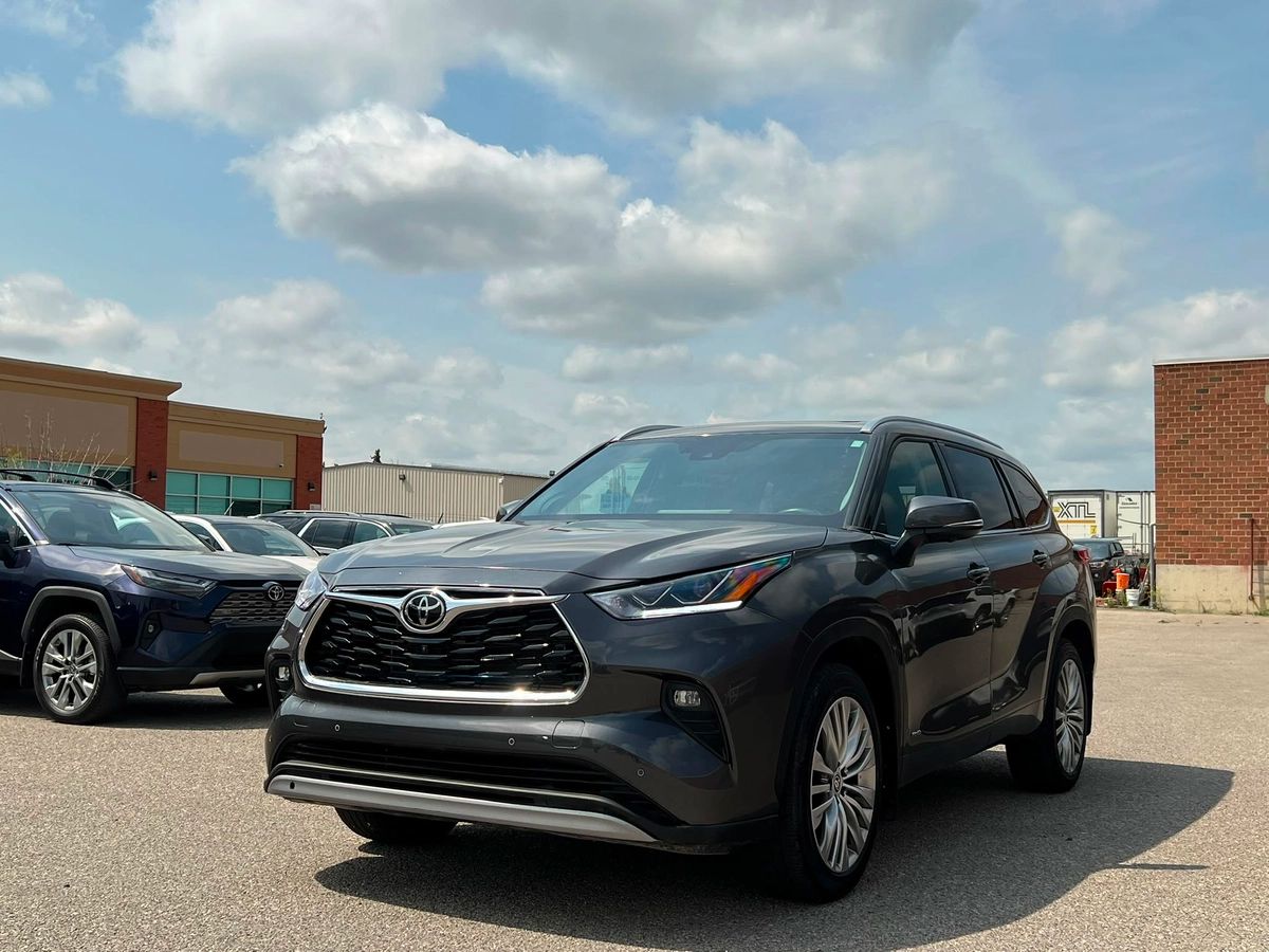 2023 Toyota Highlander Hybrid Limited - Image 3