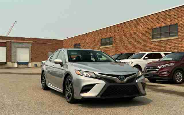 2020 Toyota Camry Hybrid SE - Request more images