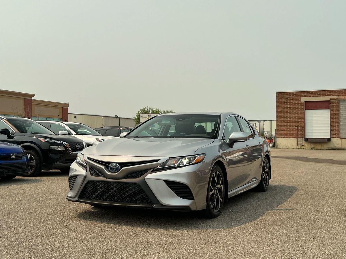 2020 Toyota Camry Hybrid SE - Image 3