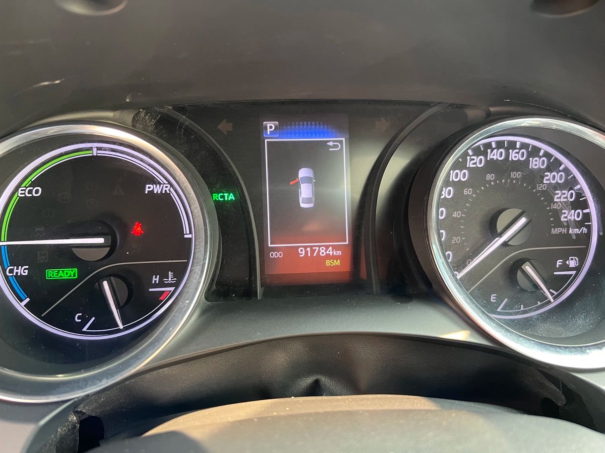 2020 Toyota Camry Hybrid SE - Image 16