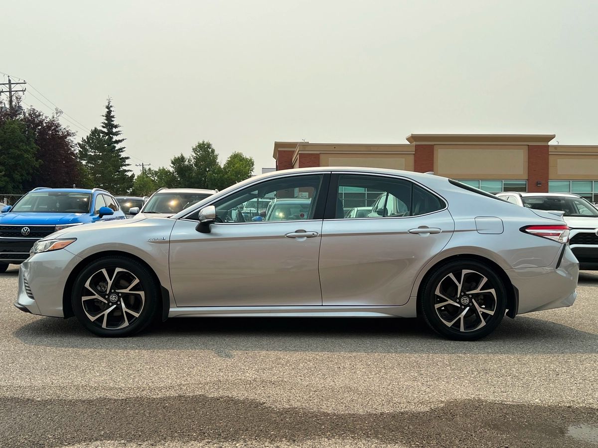 2020 Toyota Camry Hybrid SE - Image 4