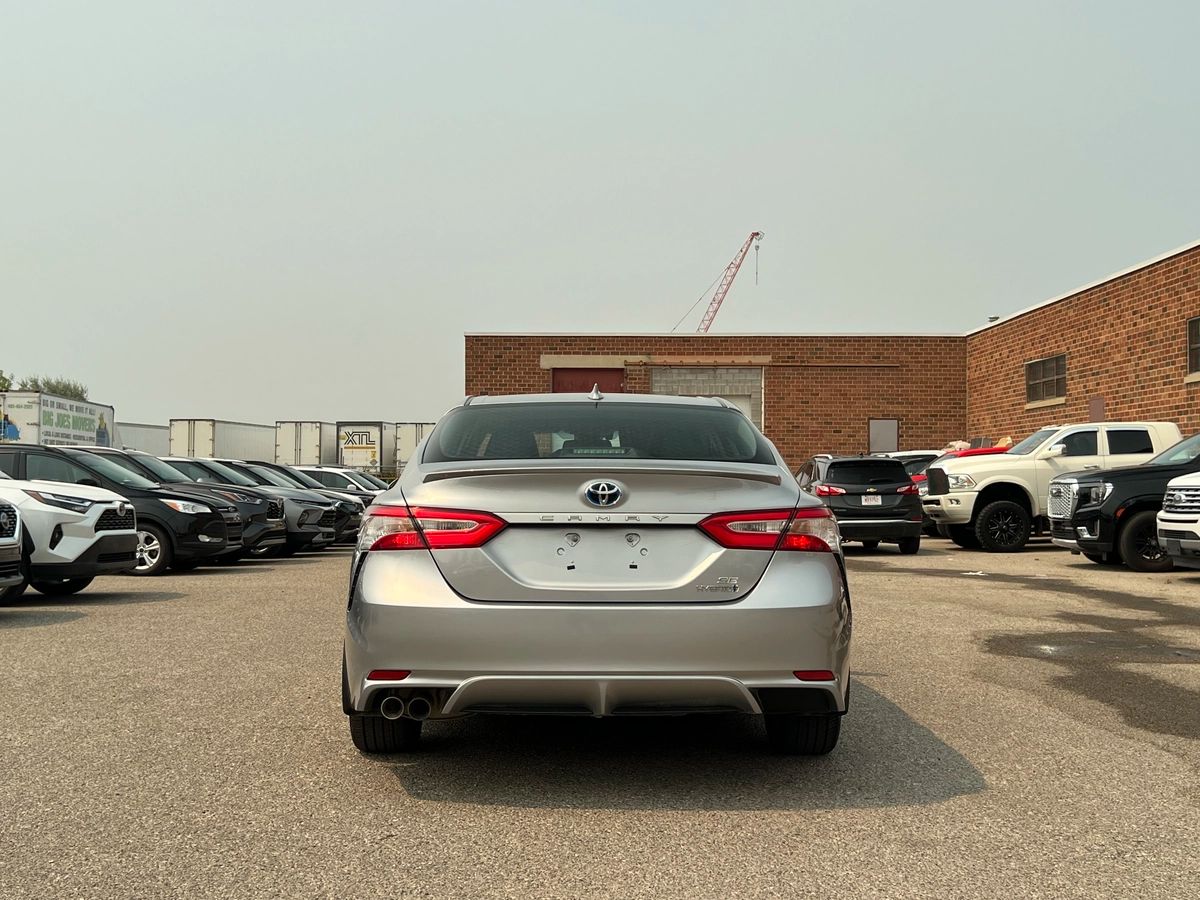 2020 Toyota Camry Hybrid SE - Image 6