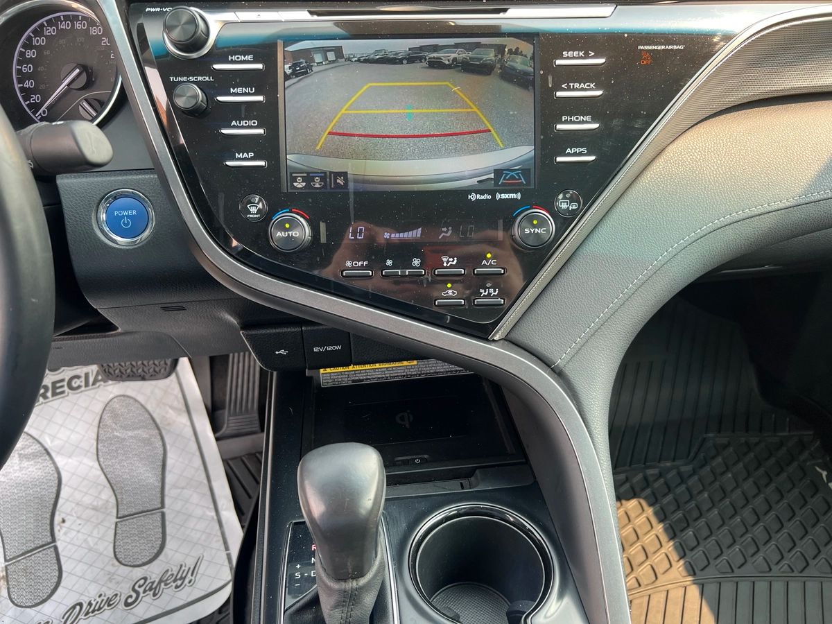 2020 Toyota Camry Hybrid SE - Image 19