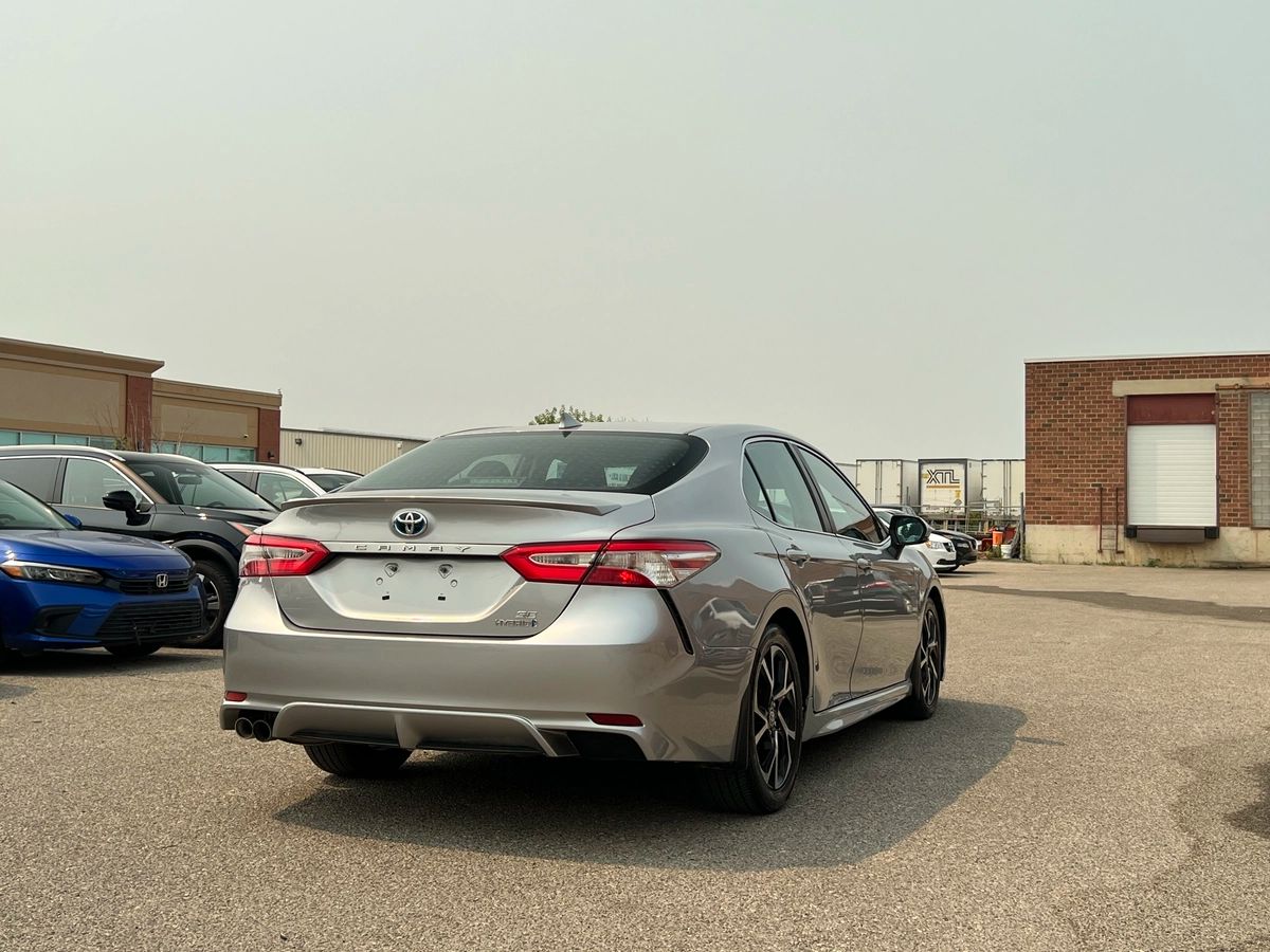 2020 Toyota Camry Hybrid SE - Image 7