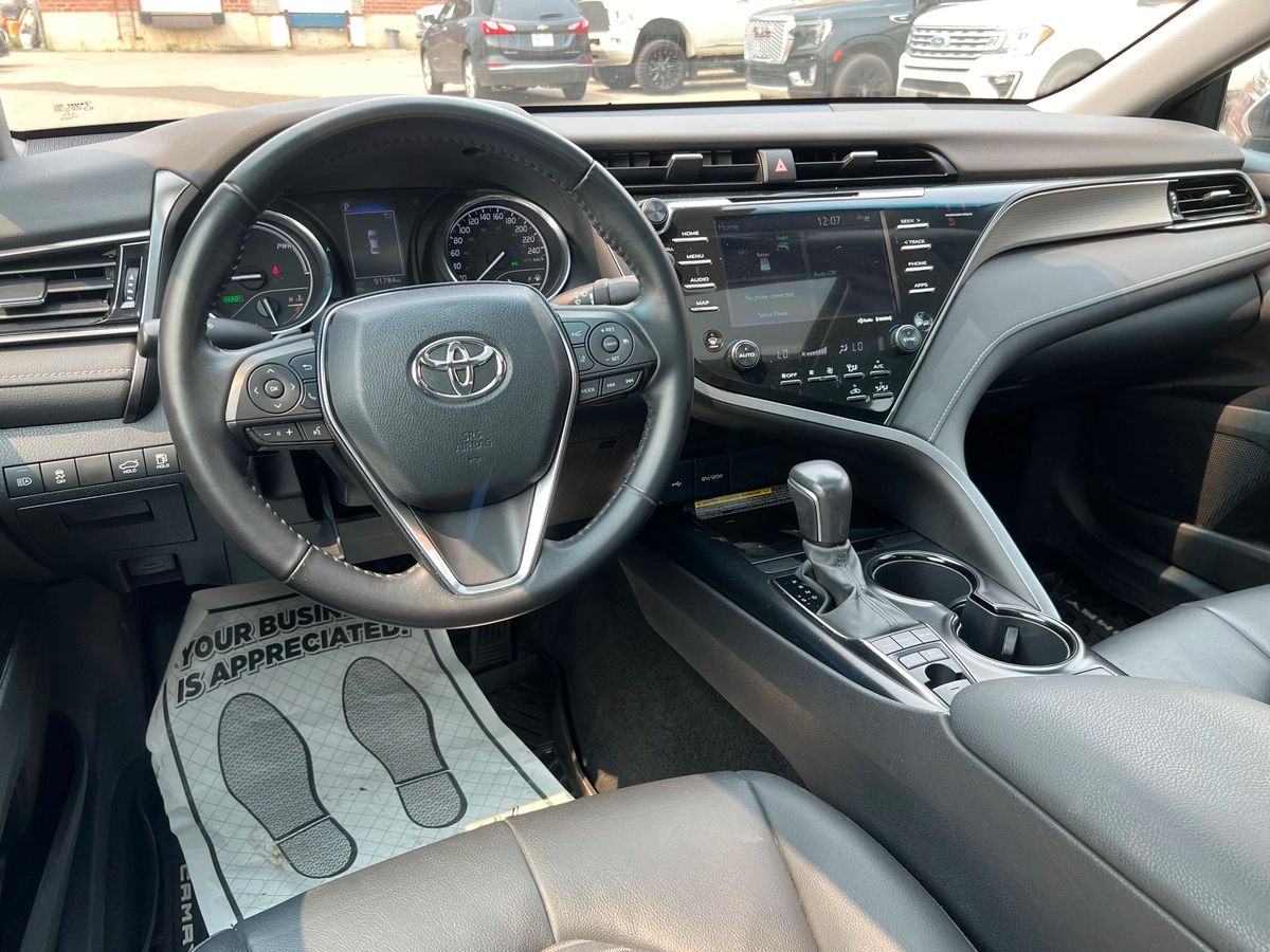2020 Toyota Camry Hybrid SE - Image 11
