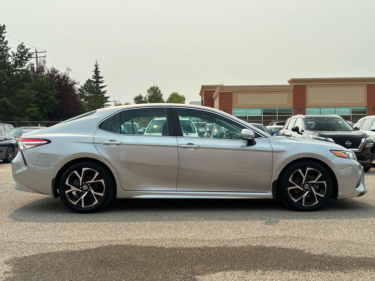 2020 Toyota Camry Hybrid SE - Image 8