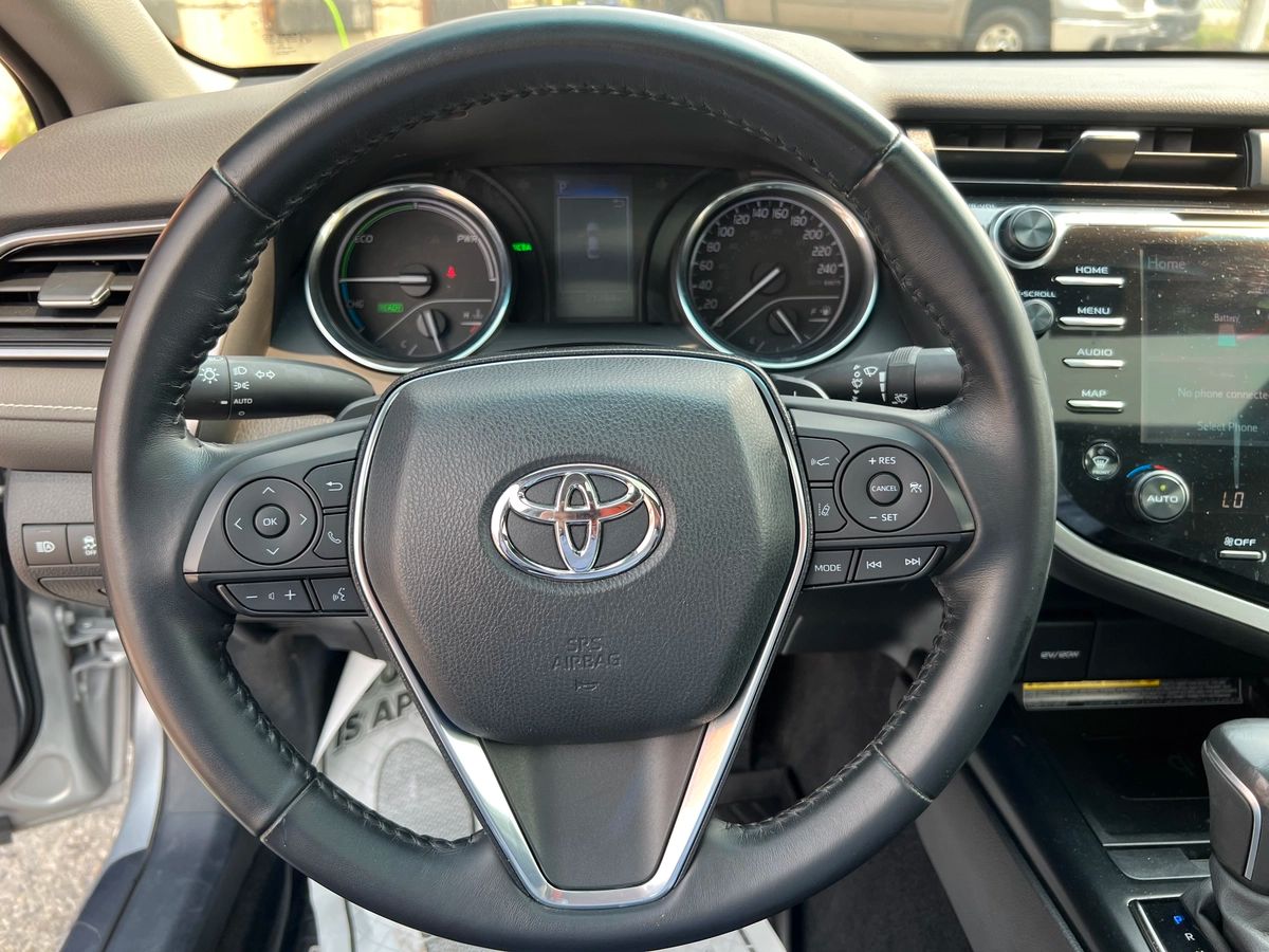 2020 Toyota Camry Hybrid SE - Image 15