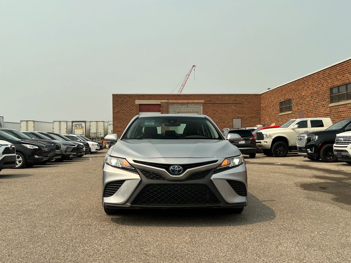 2020 Toyota Camry Hybrid SE - Image 2