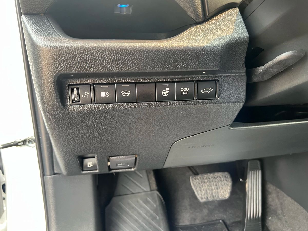 2023 Toyota RAV4 Hybrid XSE - Image 17