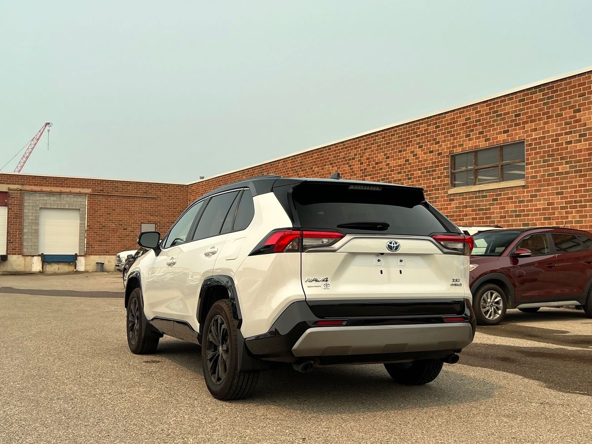 2023 Toyota RAV4 Hybrid XSE - Image 5