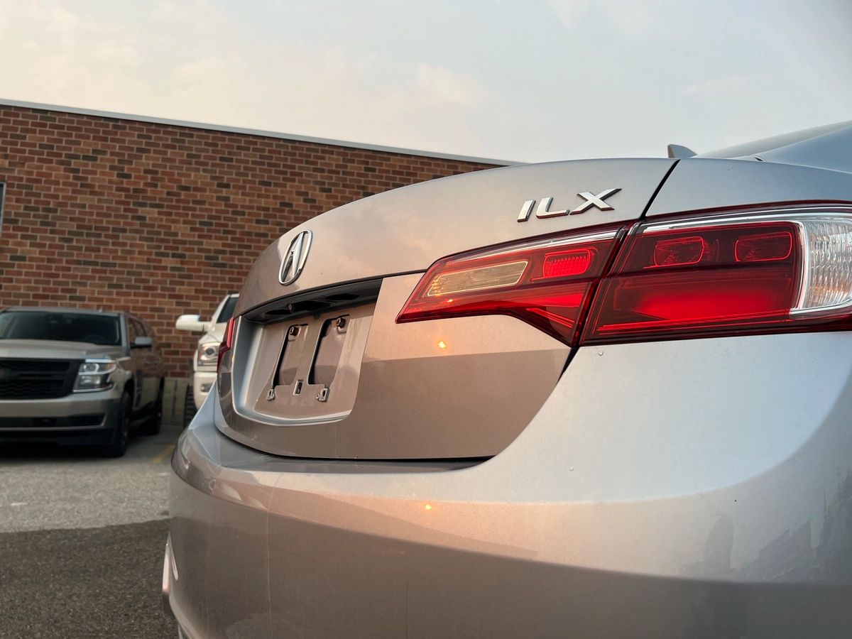 2018 Acura ILX Premium - Image 10