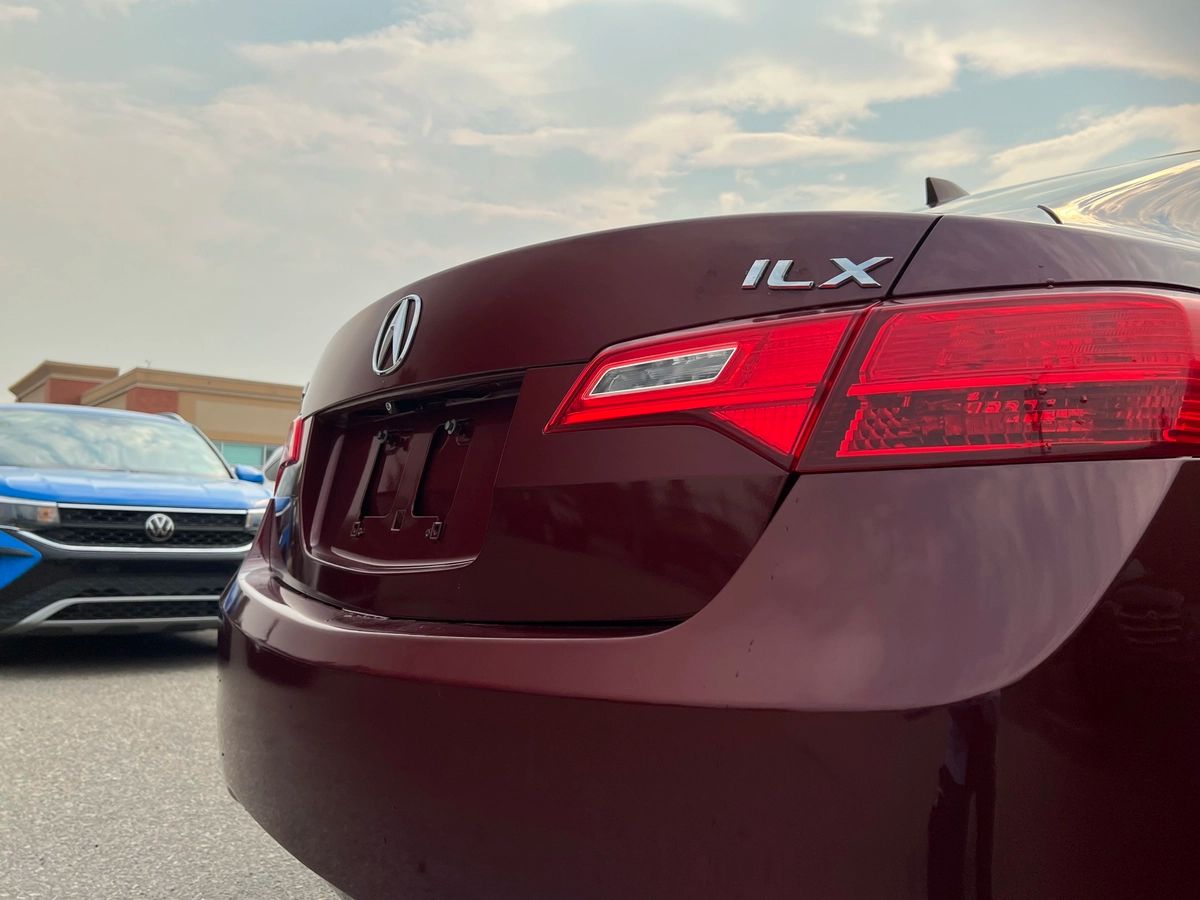 2015 Acura ILX Premium - Image 10