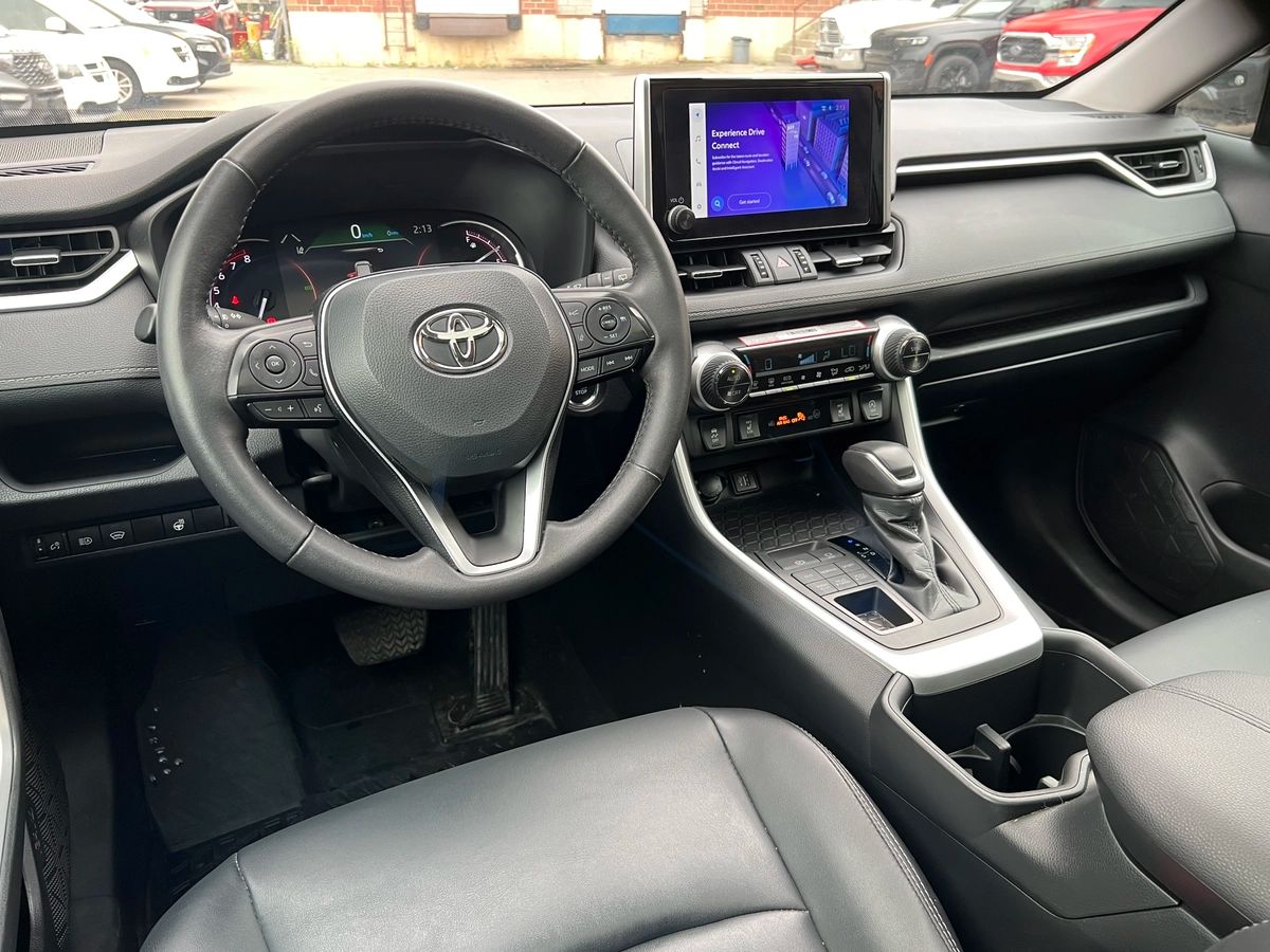 2024 Toyota RAV4 XLE - Image 11