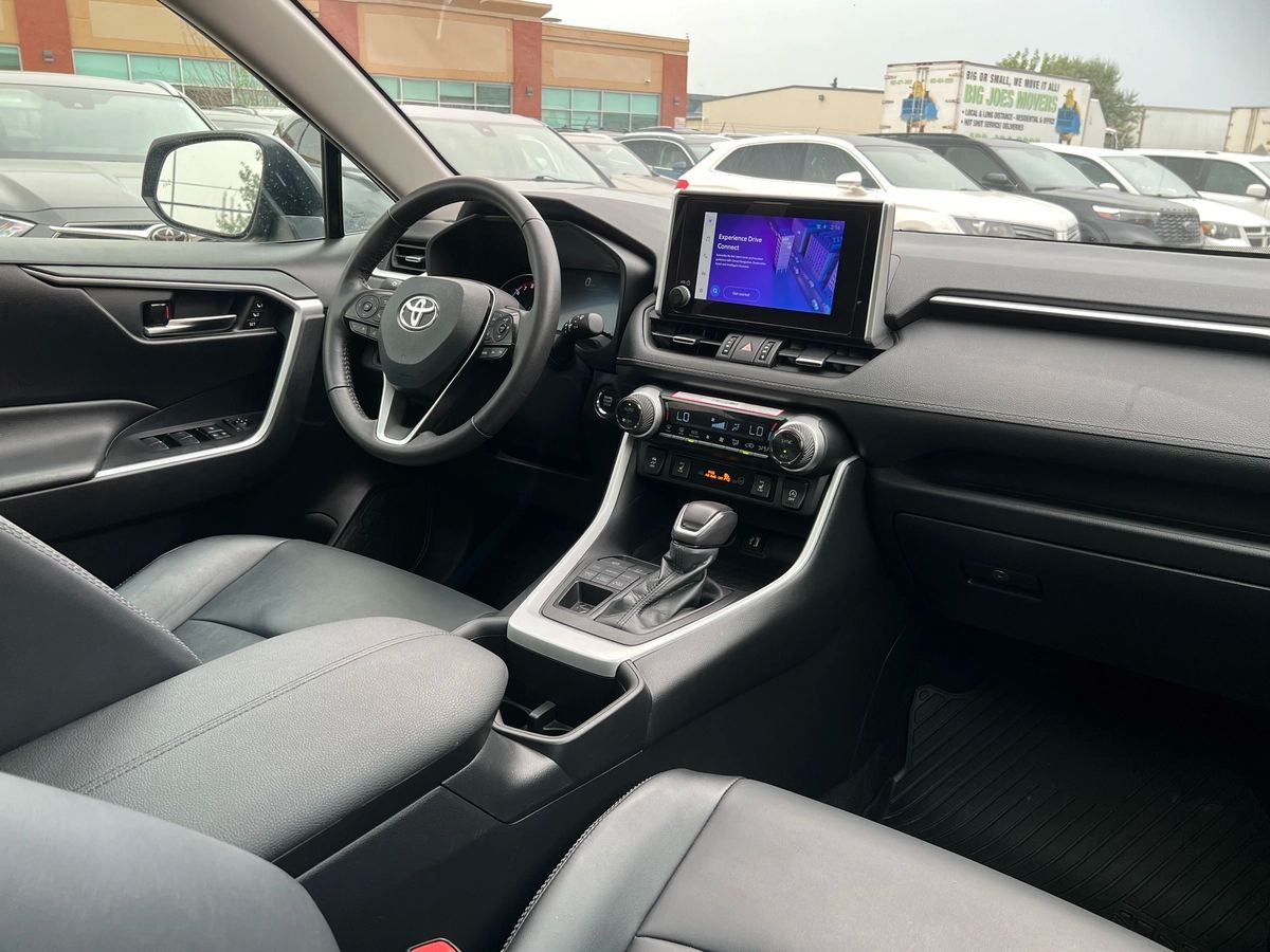2024 Toyota RAV4 XLE - Image 13