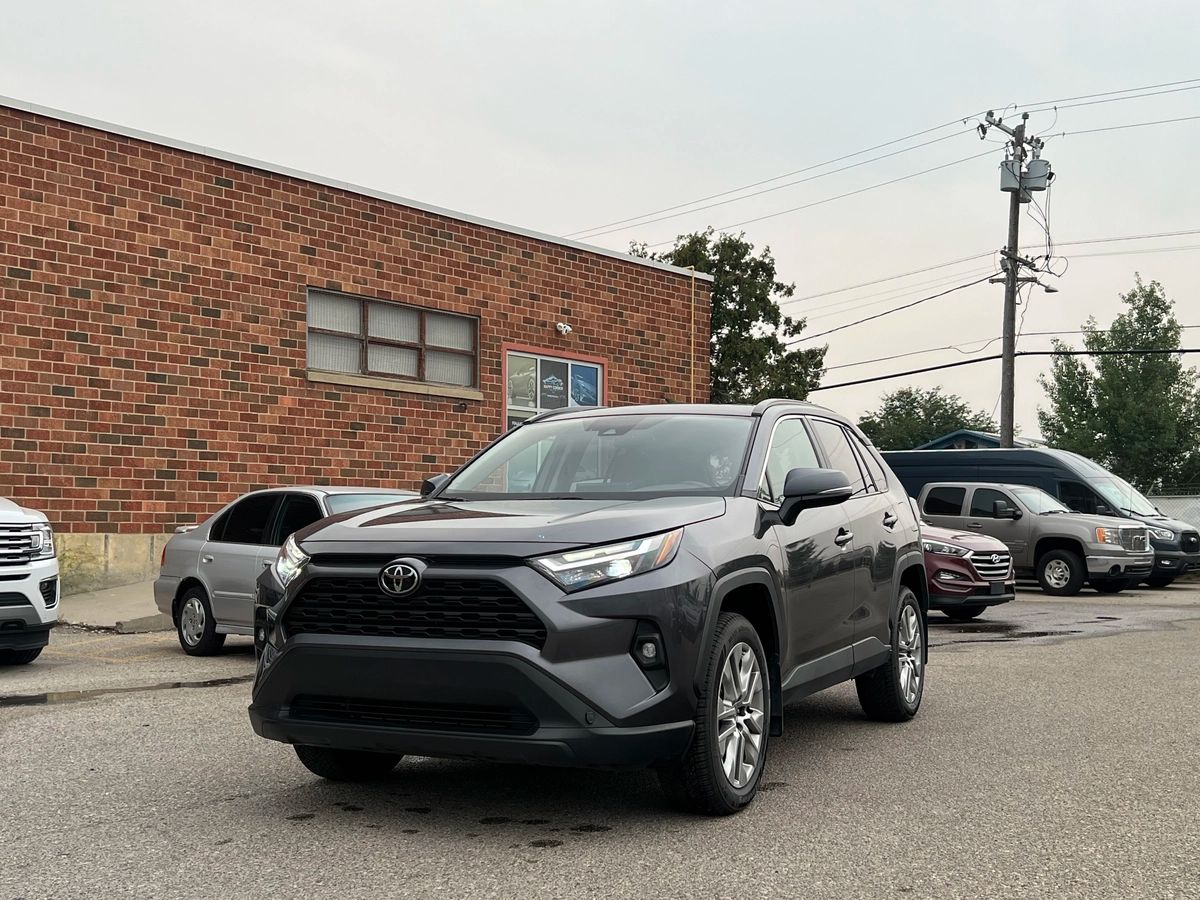 2024 Toyota RAV4 XLE - Image 3