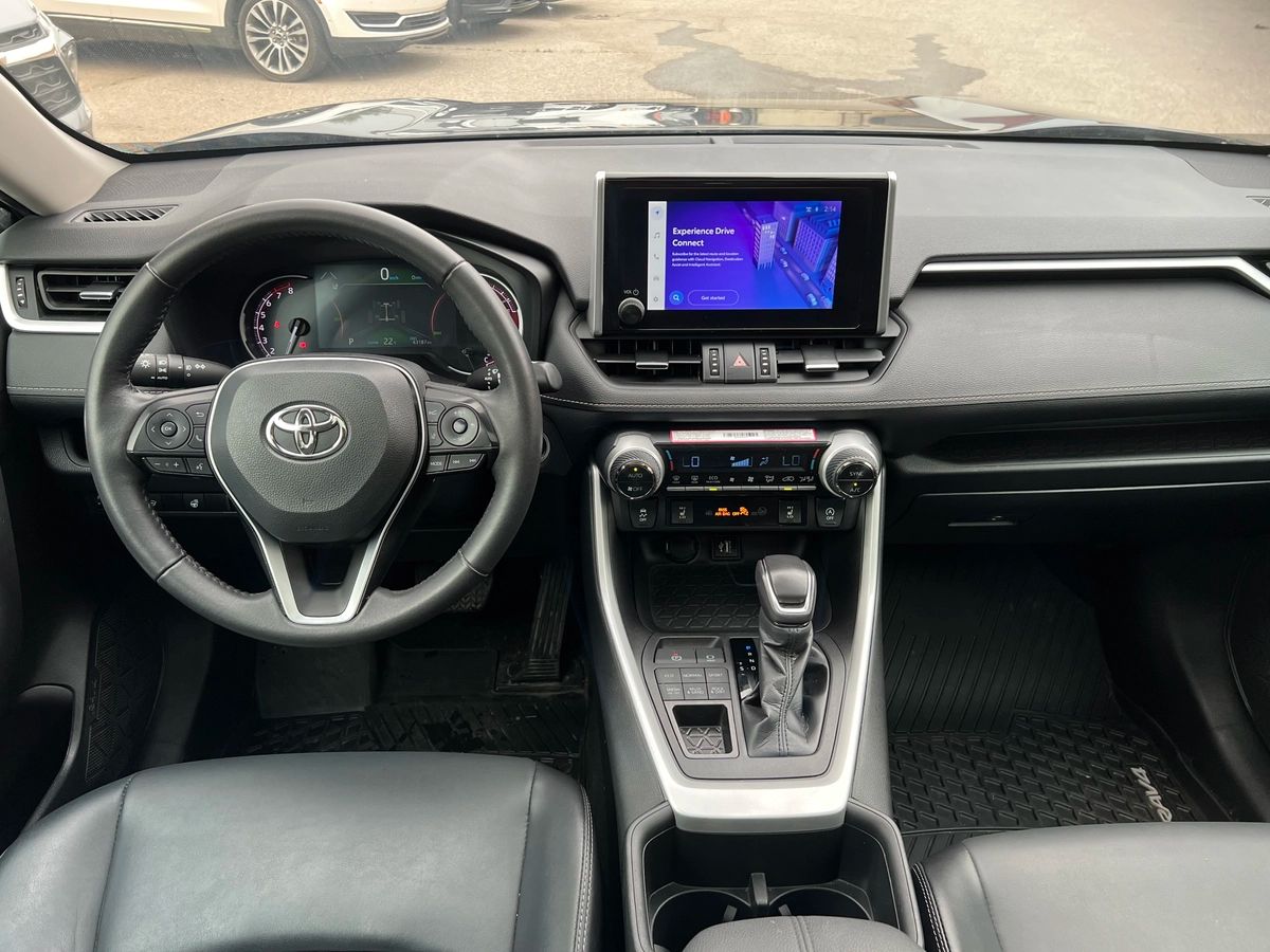 2024 Toyota RAV4 XLE - Image 12