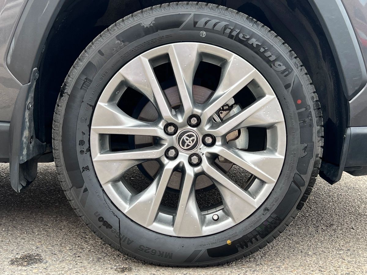 2024 Toyota RAV4 XLE - Image 9