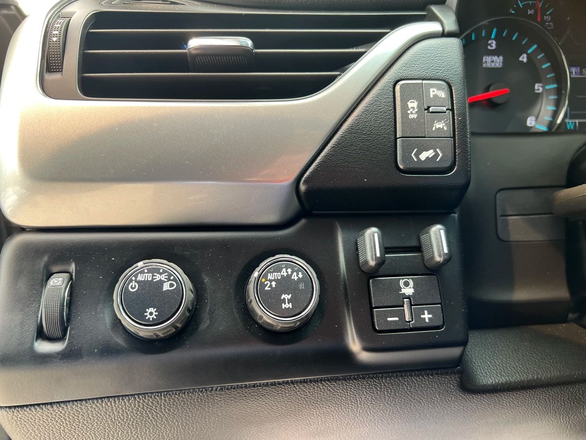 2019 Chevrolet Suburban LT - Image 18