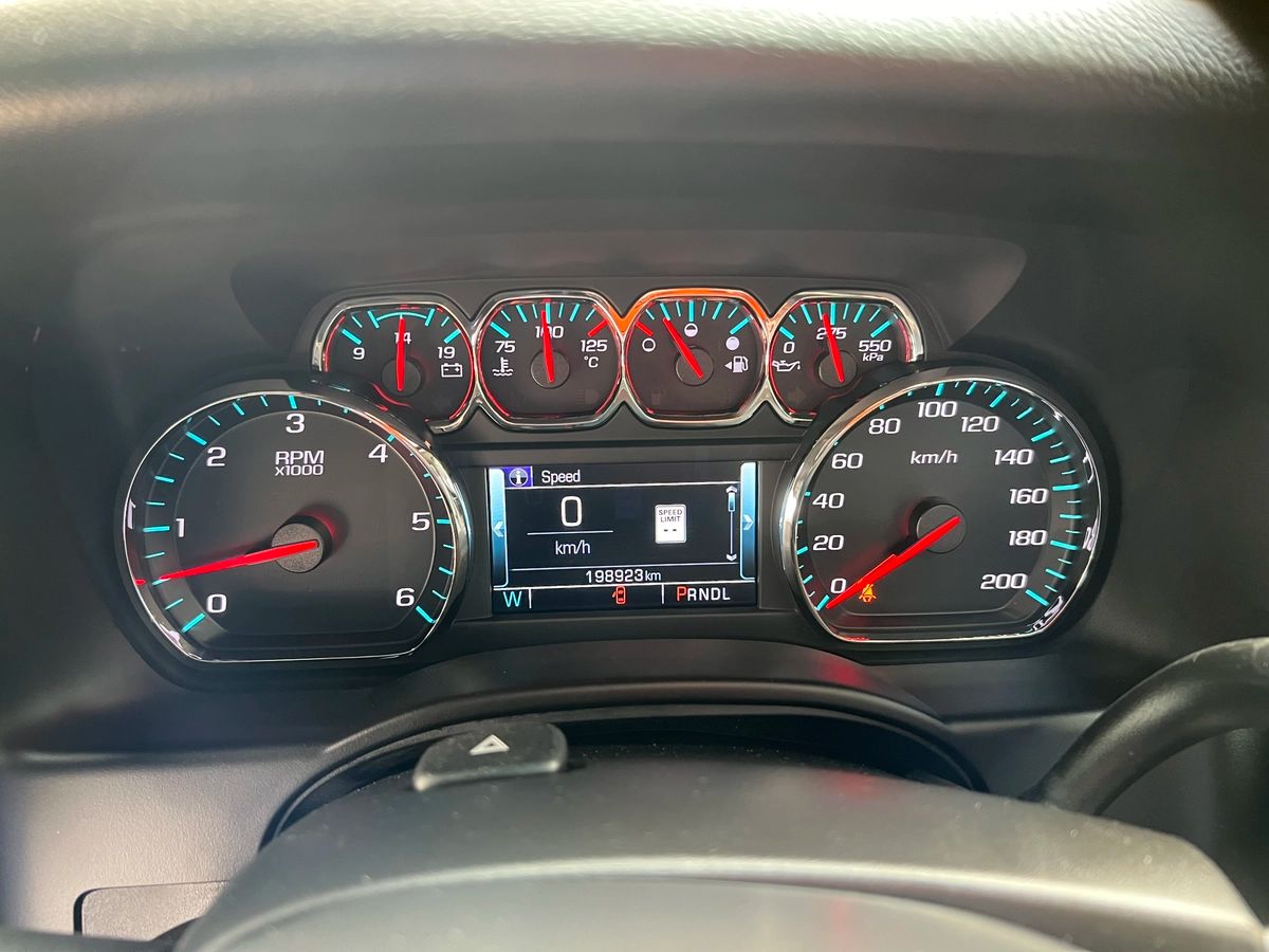 2019 Chevrolet Suburban LT - Image 17
