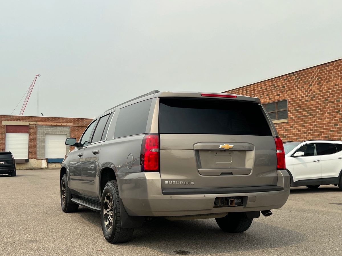2019 Chevrolet Suburban LT - Image 5