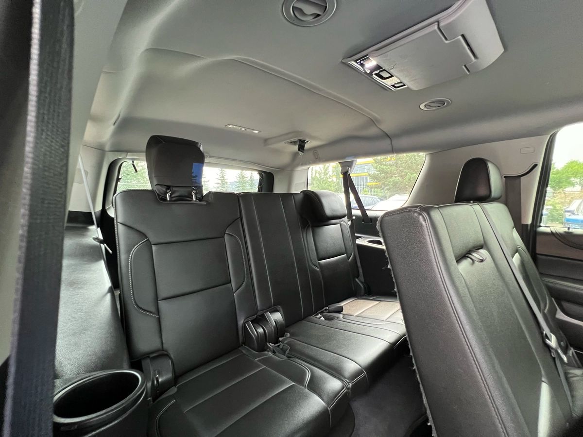 2019 Chevrolet Suburban LT - Image 15