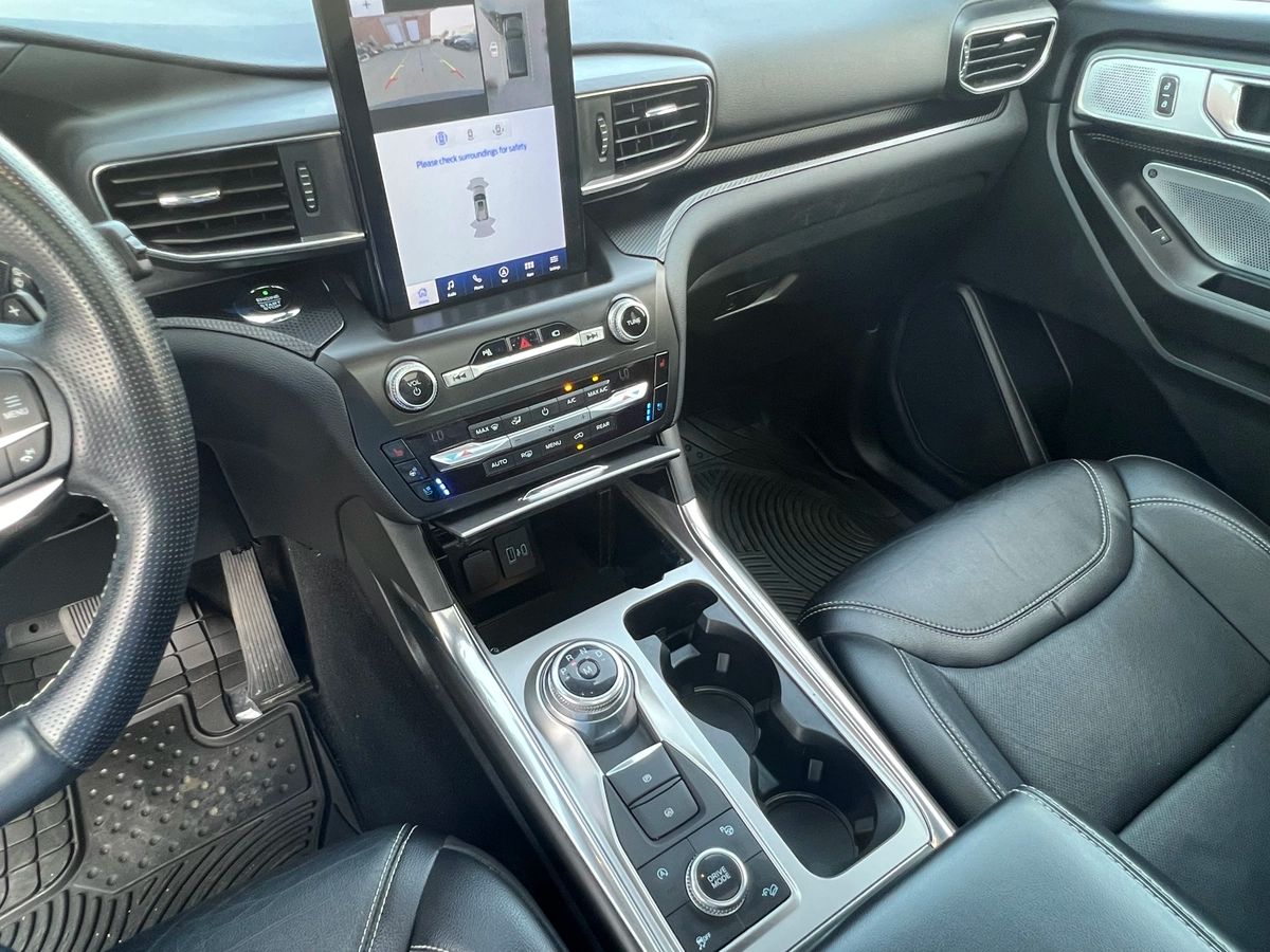 2020 Ford Explorer ST - Image 19