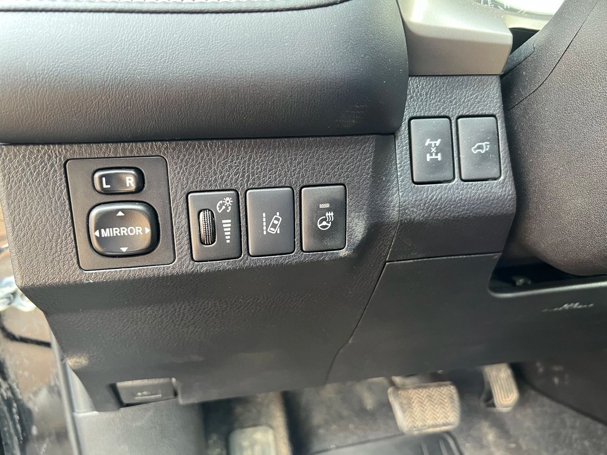 2016 Toyota RAV4 Limited - Image 17
