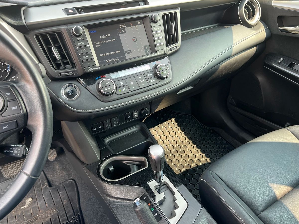 2016 Toyota RAV4 Limited - Image 18