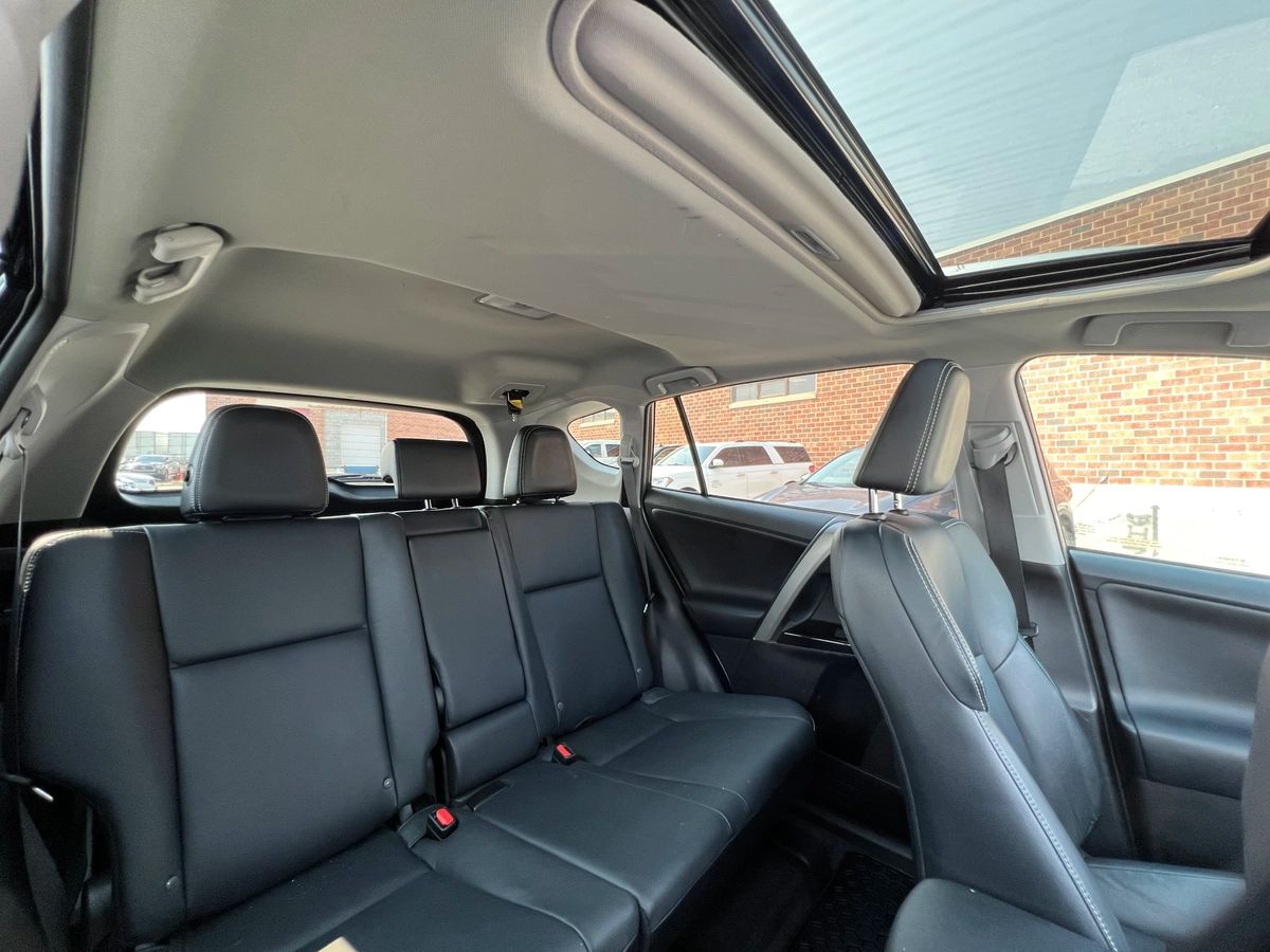 2016 Toyota RAV4 Limited - Image 14