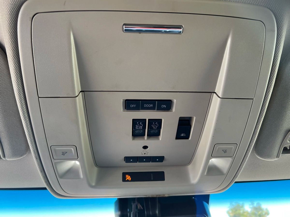 2018 Chevrolet Silverado 1500 High Country - Image 20
