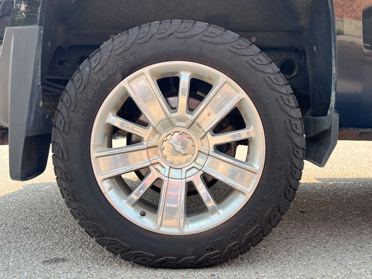 2018 Chevrolet Silverado 1500 High Country - Image 9