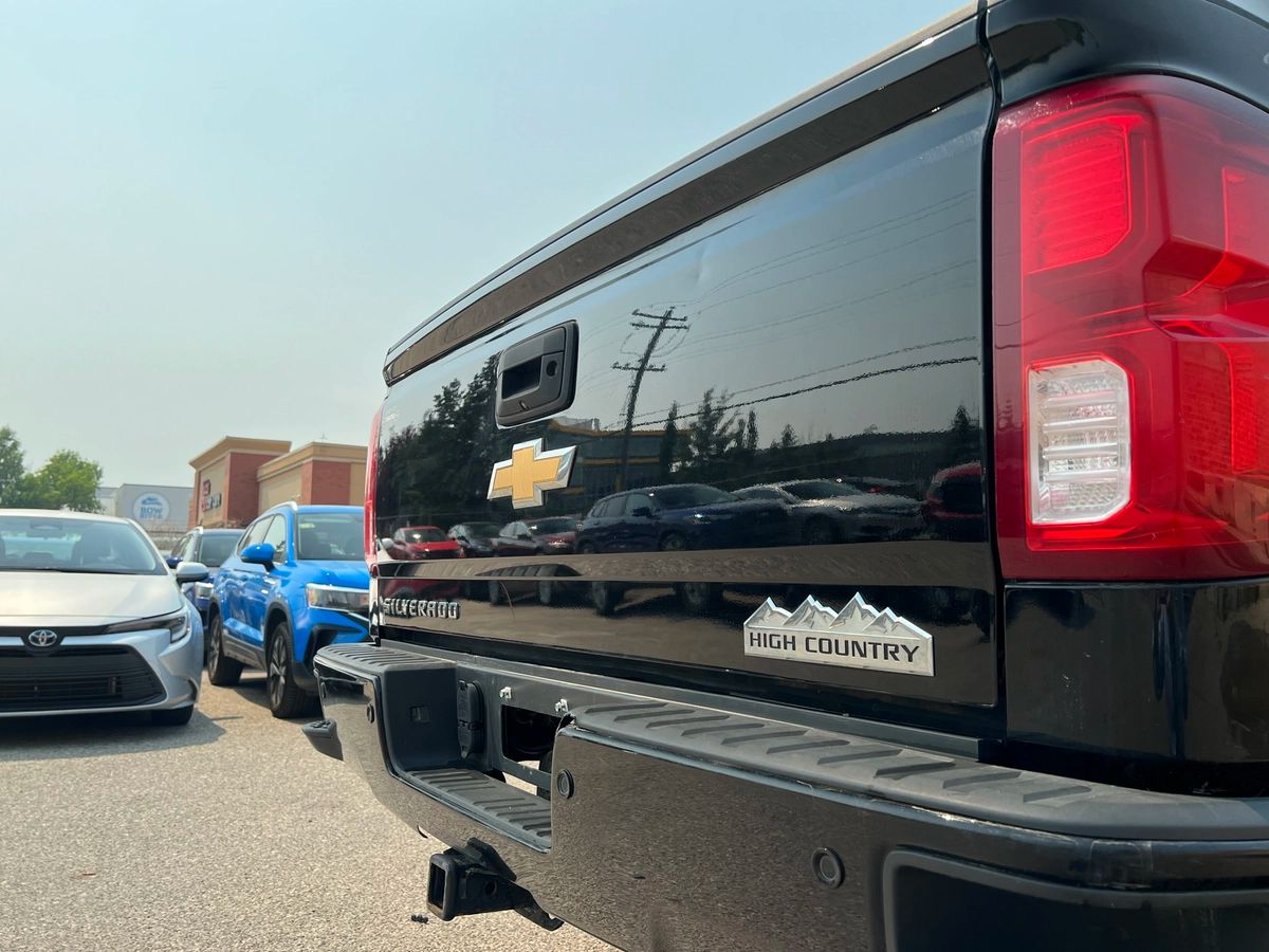 2018 Chevrolet Silverado 1500 High Country - Image 10
