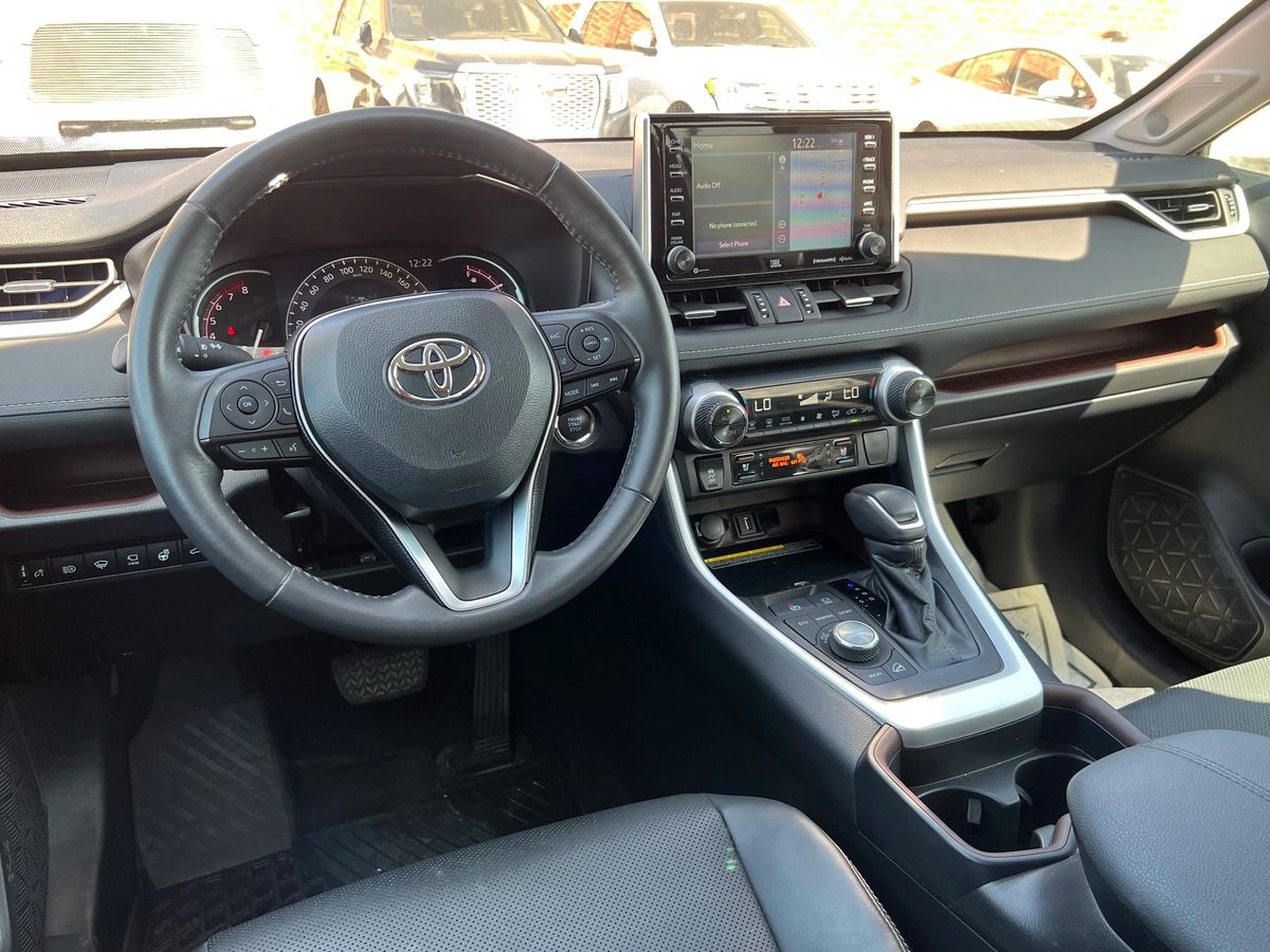 2020 Toyota RAV4 Limited - Image 11