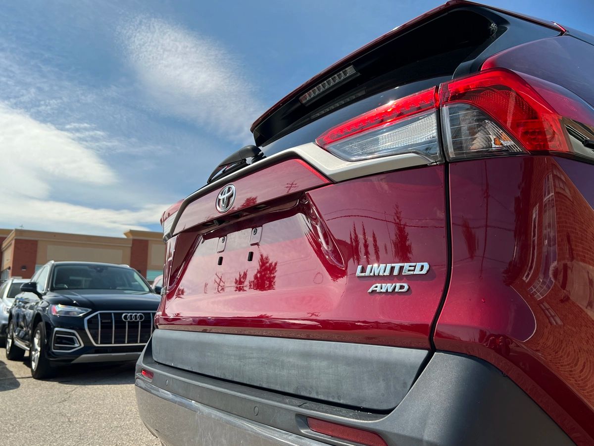 2020 Toyota RAV4 Limited - Image 10