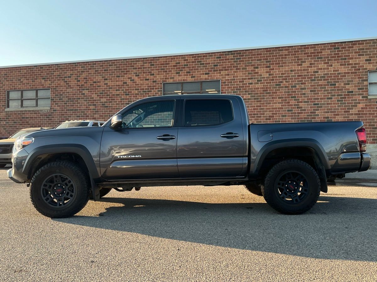 2022 Toyota Tacoma Trail - Image 4