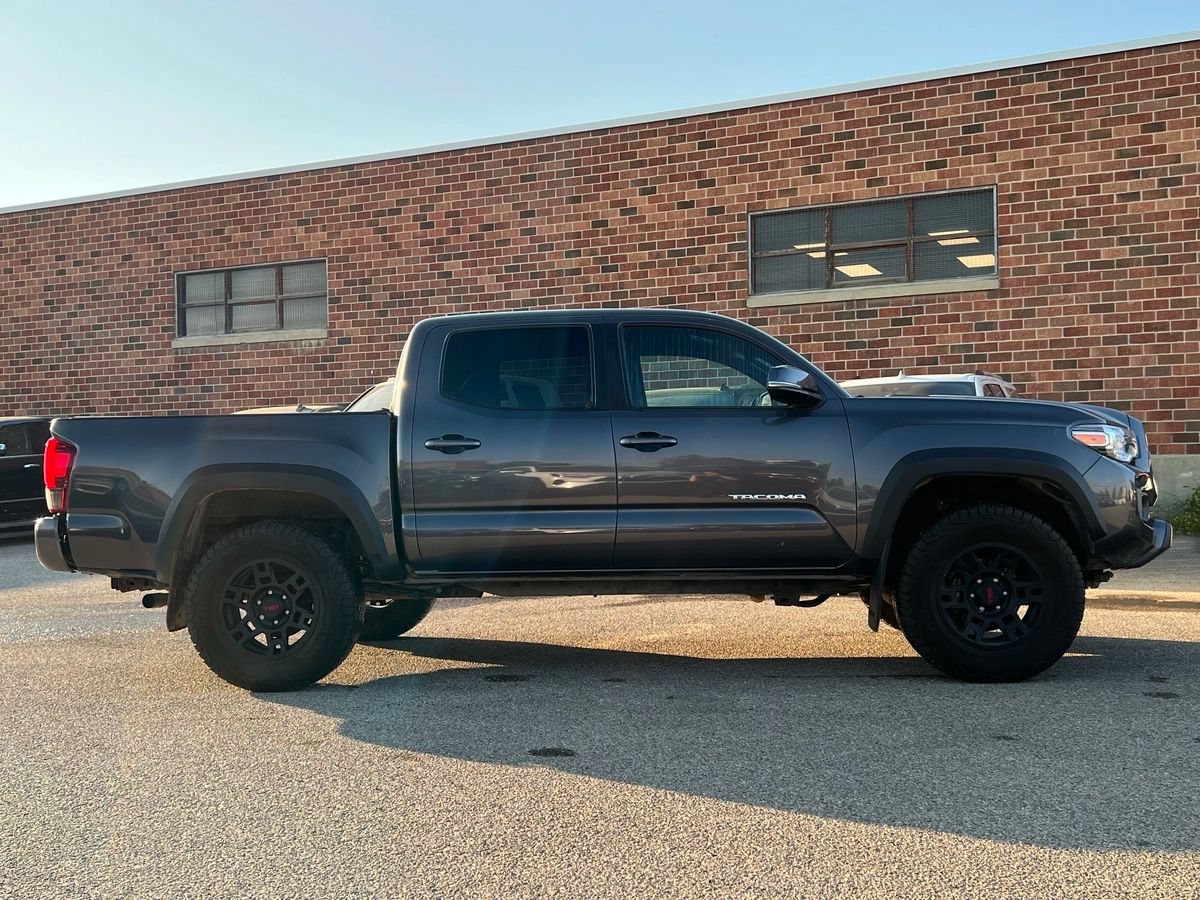 2022 Toyota Tacoma Trail - Image 8