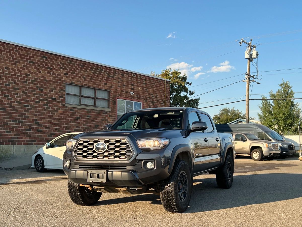 2022 Toyota Tacoma Trail - Image 3