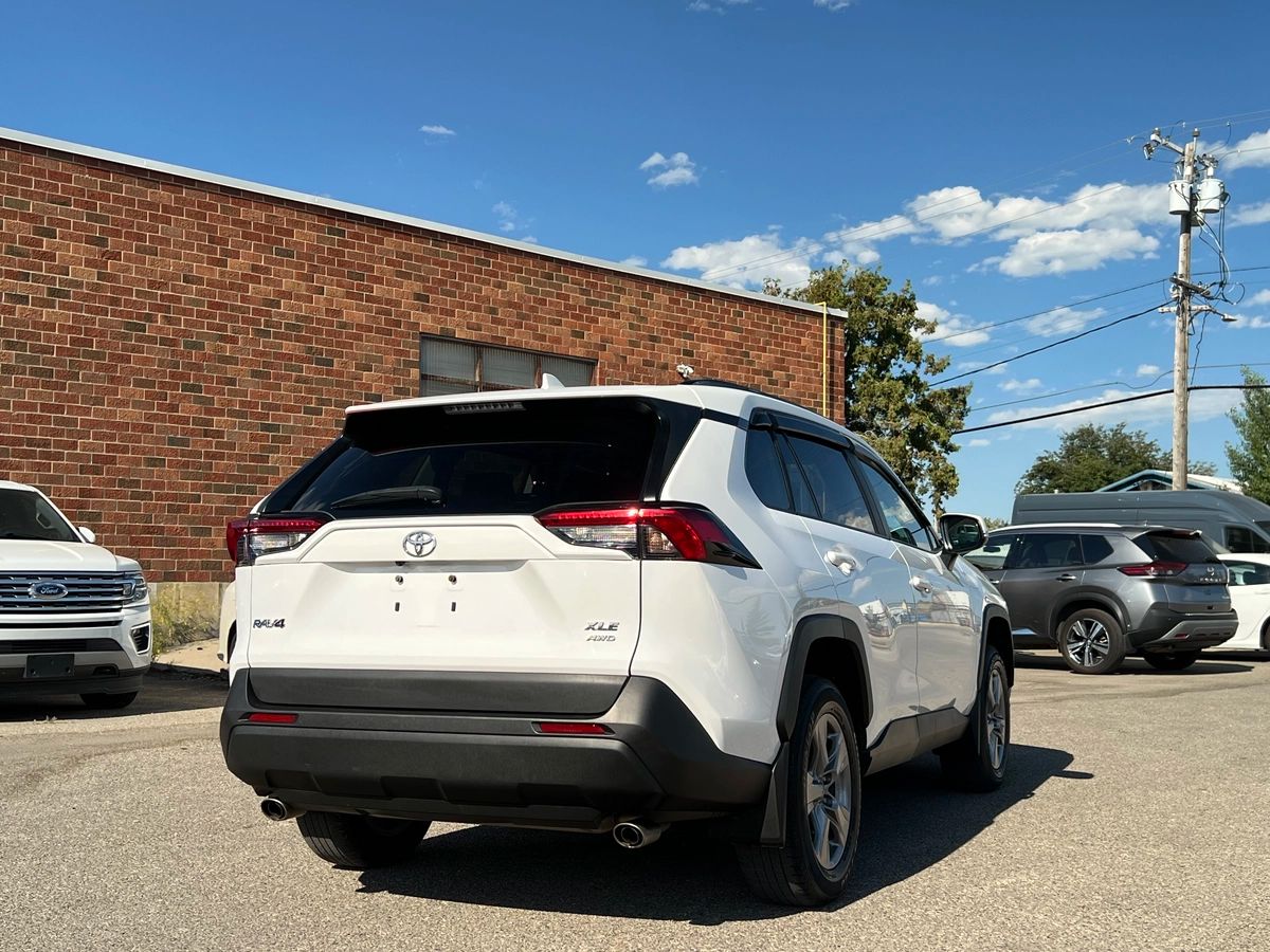 2022 Toyota RAV4 XLE - Image 7
