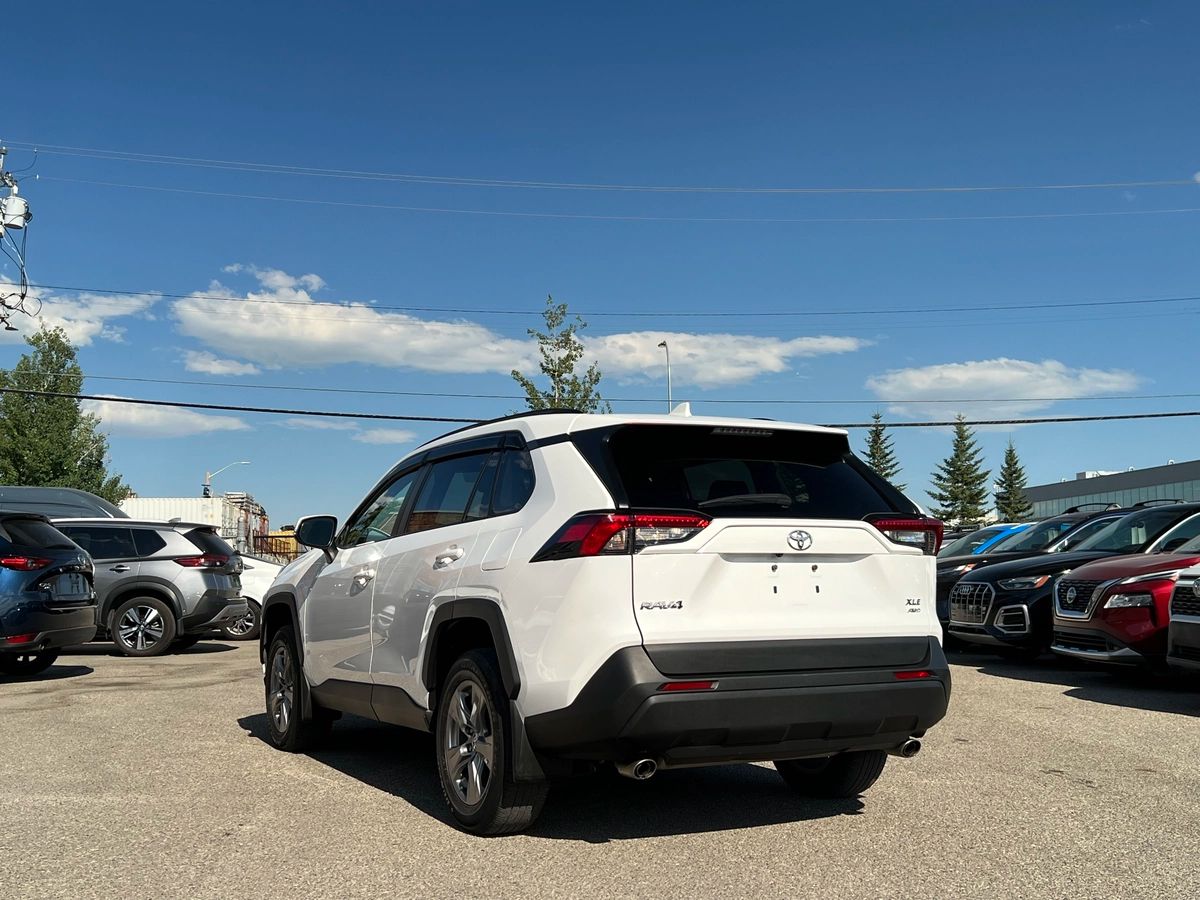 2022 Toyota RAV4 XLE - Image 5