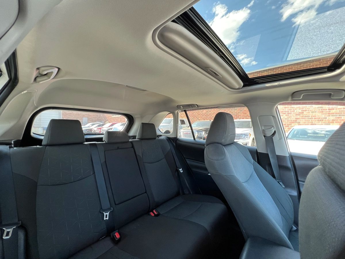2022 Toyota RAV4 XLE - Image 14