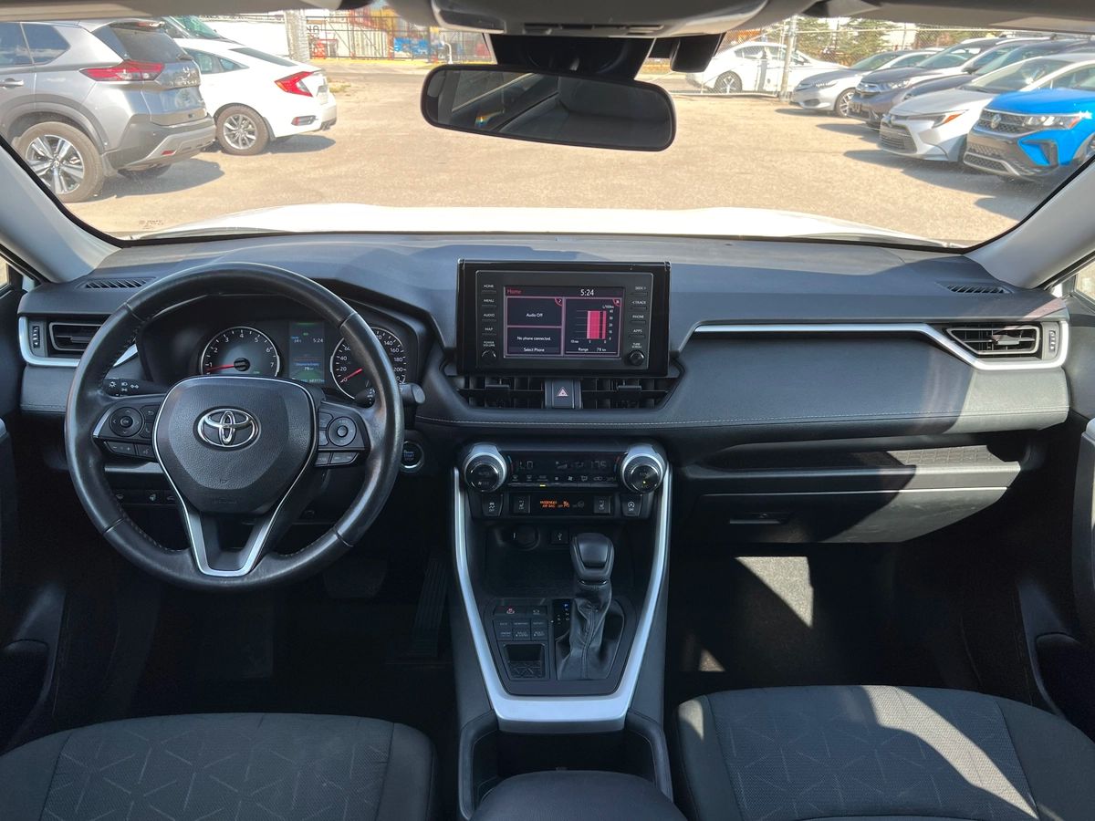 2022 Toyota RAV4 XLE - Image 12