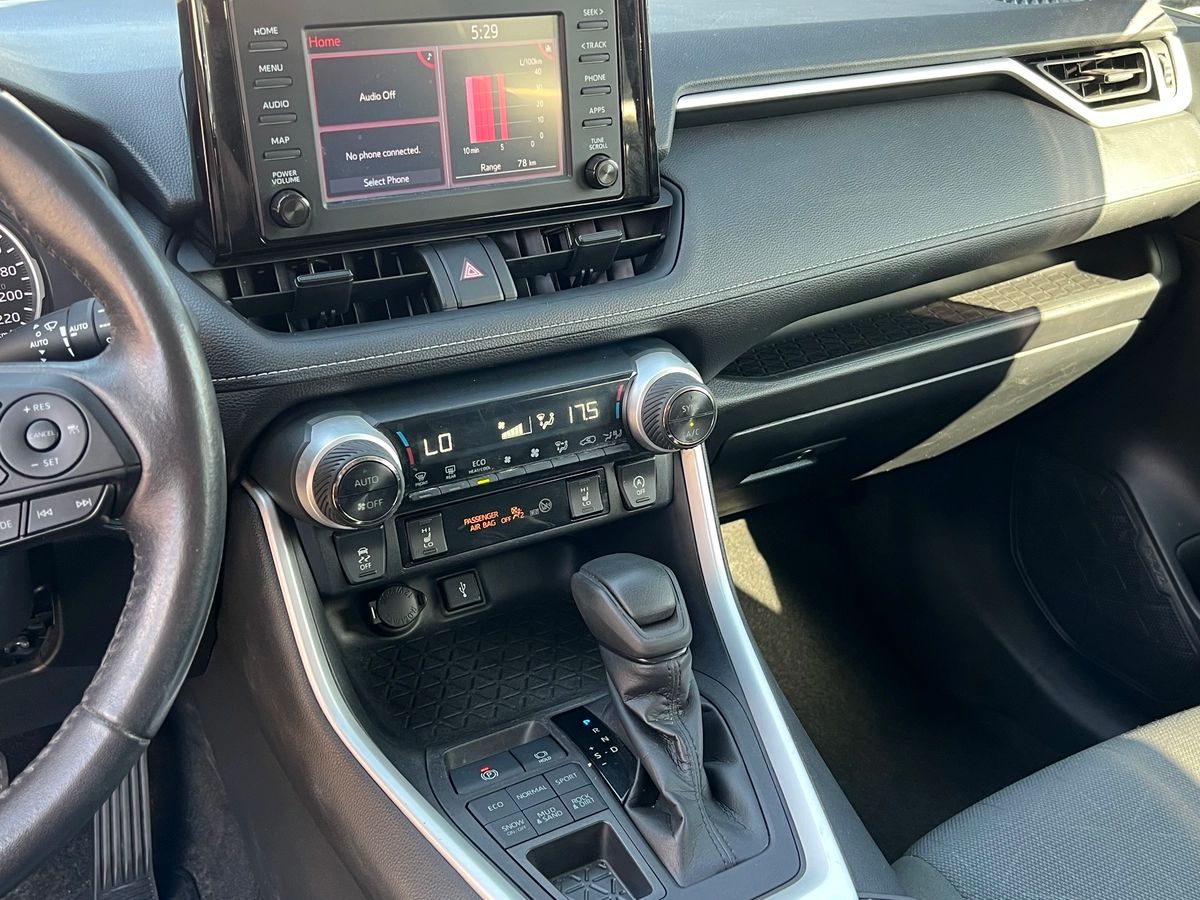 2022 Toyota RAV4 XLE - Image 18