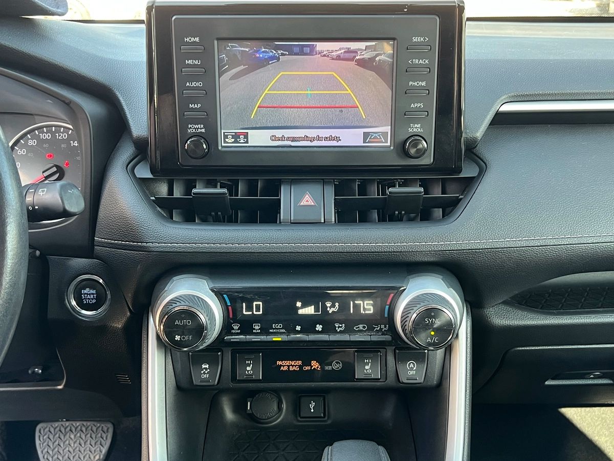 2022 Toyota RAV4 XLE - Image 19