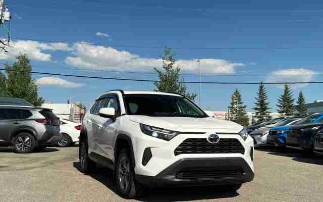 2022 Toyota RAV4 XLE - Request more images