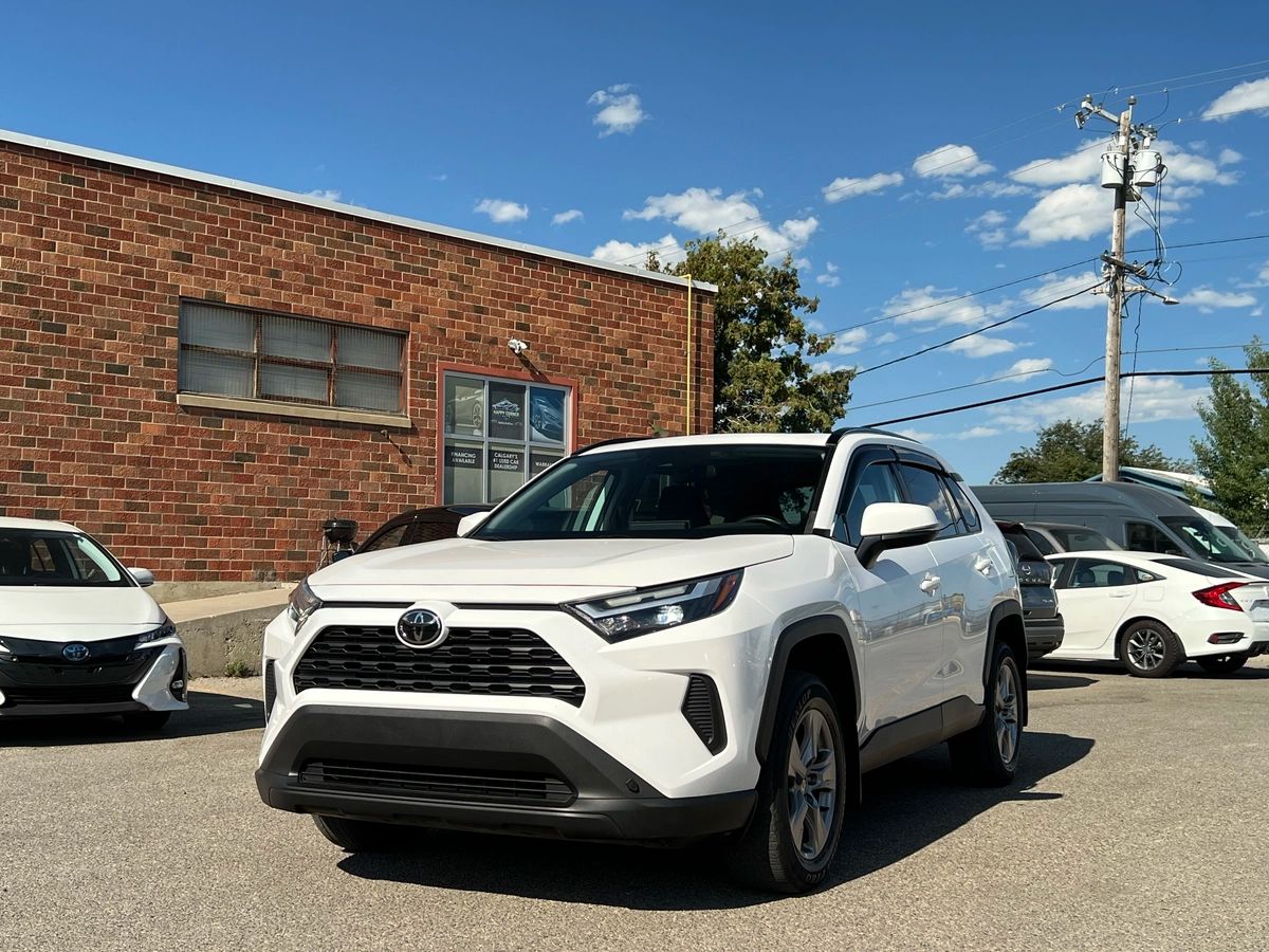 2022 Toyota RAV4 XLE - Image 3